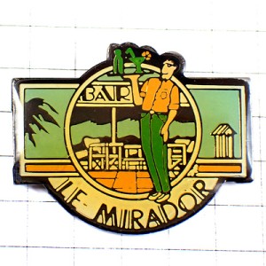 ピンバッジ・ギャルソン給仕バカンスの地カクテル