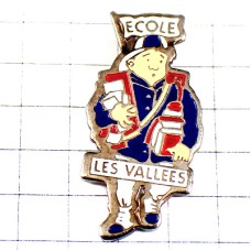 ピンバッジ・荷物の多い学生さん