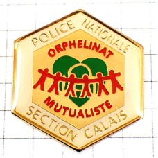 ピンバッジ・ハート手をつなぐ人ポリス警察官の遺児 ORPHELINAT FRANCE