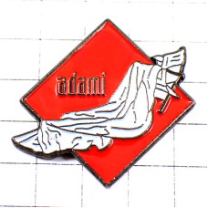 ピンバッジ・アダミ歌手の名前テキスタイル