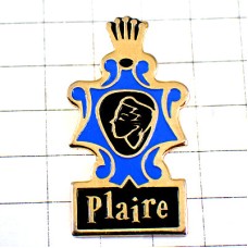 ピンバッジ・香水ボトル型ラベル女の子の横顔