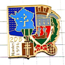 ピンバッジ・帆船の紋章ロレーヌ十字フランス水色ミリタリー剣 CROIX-DE-LORRAINE LECLERC 2DB 2E-DIVISION-BLINDEE WW2 FRANCE