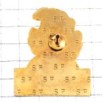 ピンバッジ・青い犬のキャラクター赤いＴシャツ