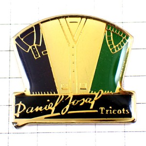 ピンバッジ・ニットの洋服セーター緑カーディガン青ポロ