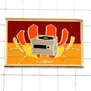 ピンバッジ・カロール暖房器具ヒーティング