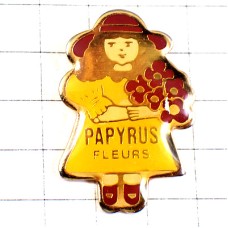 ピンバッジ・花束を持った女の子パピルス黄色いドレス