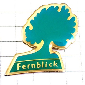 ピンバッジ・斜めに生えた大きな木