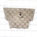 ピンバッジ・リーバイス服ジーンズ赤いロゴとエリーズ ELLY-S LEVIS