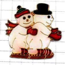 ピンバッジ・帽子の雪だるま二人でスケート赤い手袋カップル