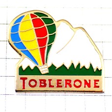 ピンバッジ・カラフルな気球トブラローネ白いアルプス雪山