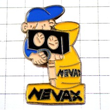 ピンバッジ・農業の機械ブルー青い帽子で作業中