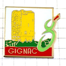 ピンバッジ・ジニャック石造りの塔と「Ｇ」 GIGNAC FRANCE