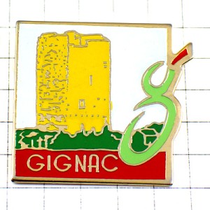 ピンバッジ・ジニャック石造りの塔と「Ｇ」 GIGNAC FRANCE