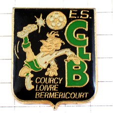 ピンバッジ・サッカー選手の紋章ボール球キック ピンバッジ・サッカー選手の紋章ボール球キック