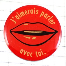 ピンバッジ・あなたと話したい真っ赤な唇くちびる ピンバッジ・あなたと話したい真っ赤な唇くちびる