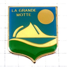 ピンバッジ・太陽と海辺の紋章ラグランド＝モット