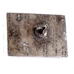 ピンバッジ・美容室カットモデル真っ赤な唇クリスチャン