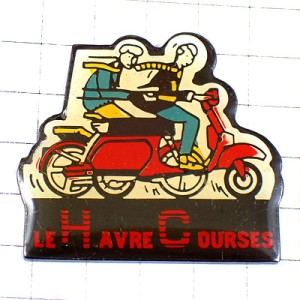 ピンバッジ・赤いスクーター二輪バイク２台オートバイ黄色いマフラー二人