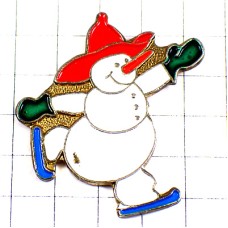 ピンバッジ・雪だるまのスケート緑の手袋と赤い帽子