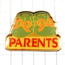 ピンバッジ・赤ちゃんの靴下ピンク色リボン一足