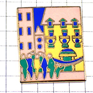 ピンバッジ・街の人々や建物の風景パステルカラー絵画