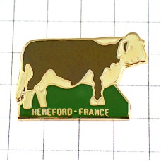 ピンバッジ・牛ウシちょっと振り向く