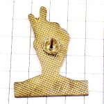 ピンバッジ・ハンドサイン親指と人差し指の環