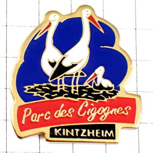 ピンバッジ・コウノトリ公園の親子と巣