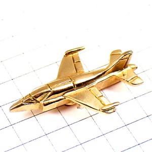 ピンバッジ・飛行機ゴールド立体型ミリタリー戦闘機