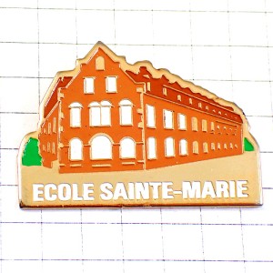 ピンバッジ・サントマリー小学校の校舎