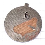 ピンバッジ・民族衣装のカップル二人スイス国旗の白い十字ダンス民族舞踊 SCHMITTEN SWISS