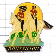 ピンバッジ・白い馬ヌードの女の子と彼氏ルシヨン