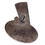 ピンバッジ・ソースのチューブを抱えるシェフ料理人コックさん