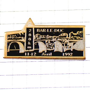 ピンバッジ・バル＝ル＝デュックの橋