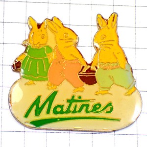 ピンバッジ・ドレスや洋服を着たウサギたち兎