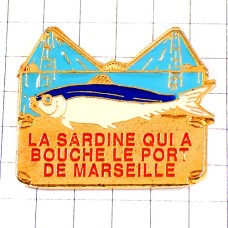 ピンバッジ・マルセイユの橋サーディン鰯いわし魚