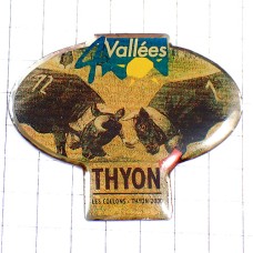 ピンバッジ・スイスのティオン伝統的な闘牛カバドゥレーヌ雌牛ヴァレー州