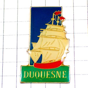 ピンバッジ・デュケーヌ白い帆船お酒ボート DUQUESNE RHUM FRANCE