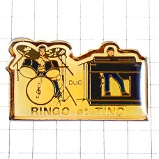 ピンバッジ・デュオ音楽ドラムとピアノ楽器ト音記号