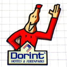 ピンバッジ・ホテルマン赤い制服の男 DORINT HOTEL SWISS GROOM