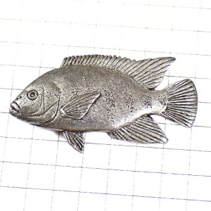 ピンバッジ・銀色の魚フィッシング魚釣りシルバーピューター製