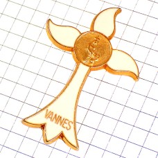 ブローチ・白い十字カトリック教会ヴァンヌ教区 DIOCESE VANNES BRETAGNE CROIX HERMINE FRANCE