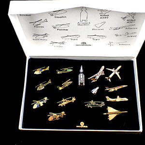 ピンバッジ・アエロスパシアル社17個ロケット飛行機ヘリコプター箱付き AEROSPATIALE EADS AIRBUS FRANCE ピンバッジ・アエロスパシアル社17個ロケット飛行機ヘリコプター箱付き AEROSPATIALE EADS AIRBUS FRANCE