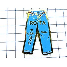 ピンバッジ・ジーンズ穴あき服 JEANS ROTA