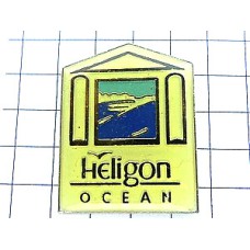 ピンバッジ・家の窓から海の波 HELIGON