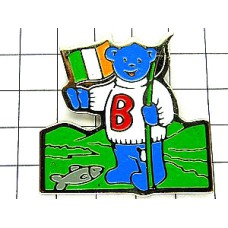 ピンバッジ・アイルランド国旗サカナ青い熊ビュタガス IRELAND FLAG BUTAGAZ FRANCE